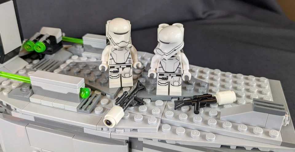 LEGO Star Wars: First Order Transporter 75103 - Image 3 of 4