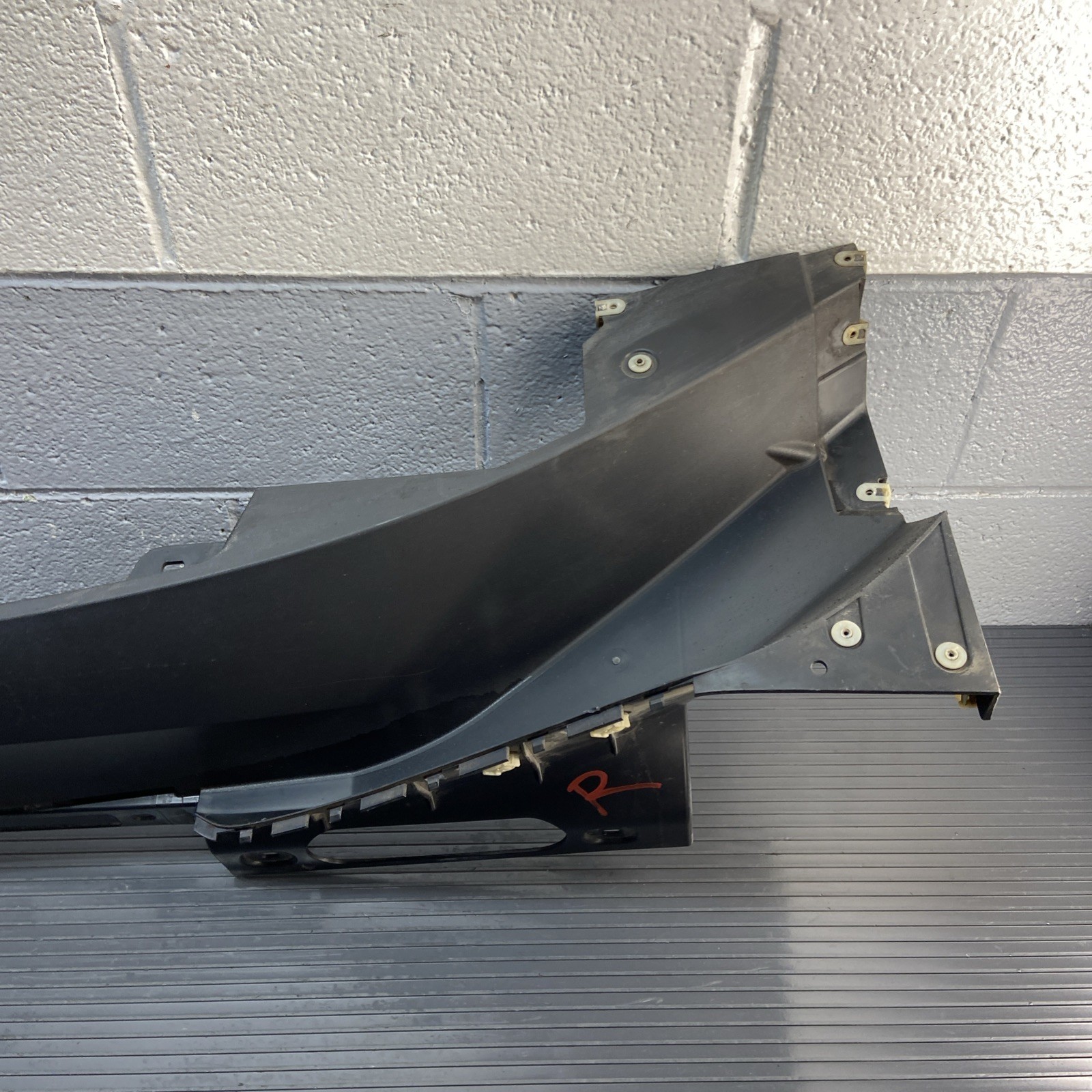 2014-2020 BMW i8 I12 Right Side Rocker Molding Skirt Trim Panel OEM *NOTE*