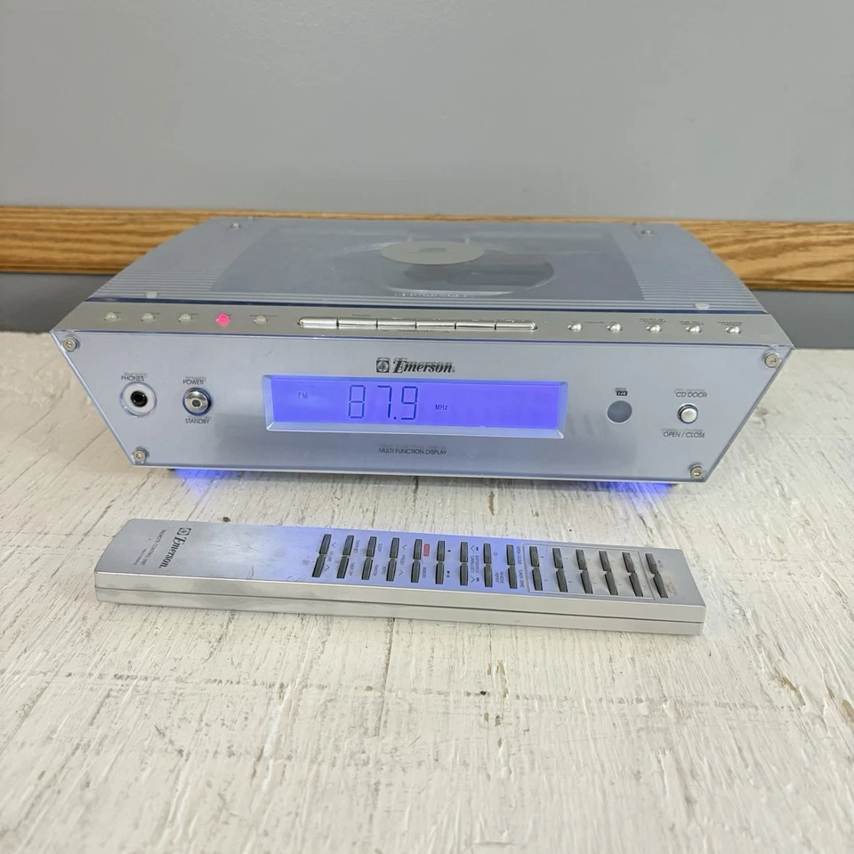 Emerson Radio/CD Player Model ES13 With Speakers TESTED Works Great With Remote - Image 2 of 4