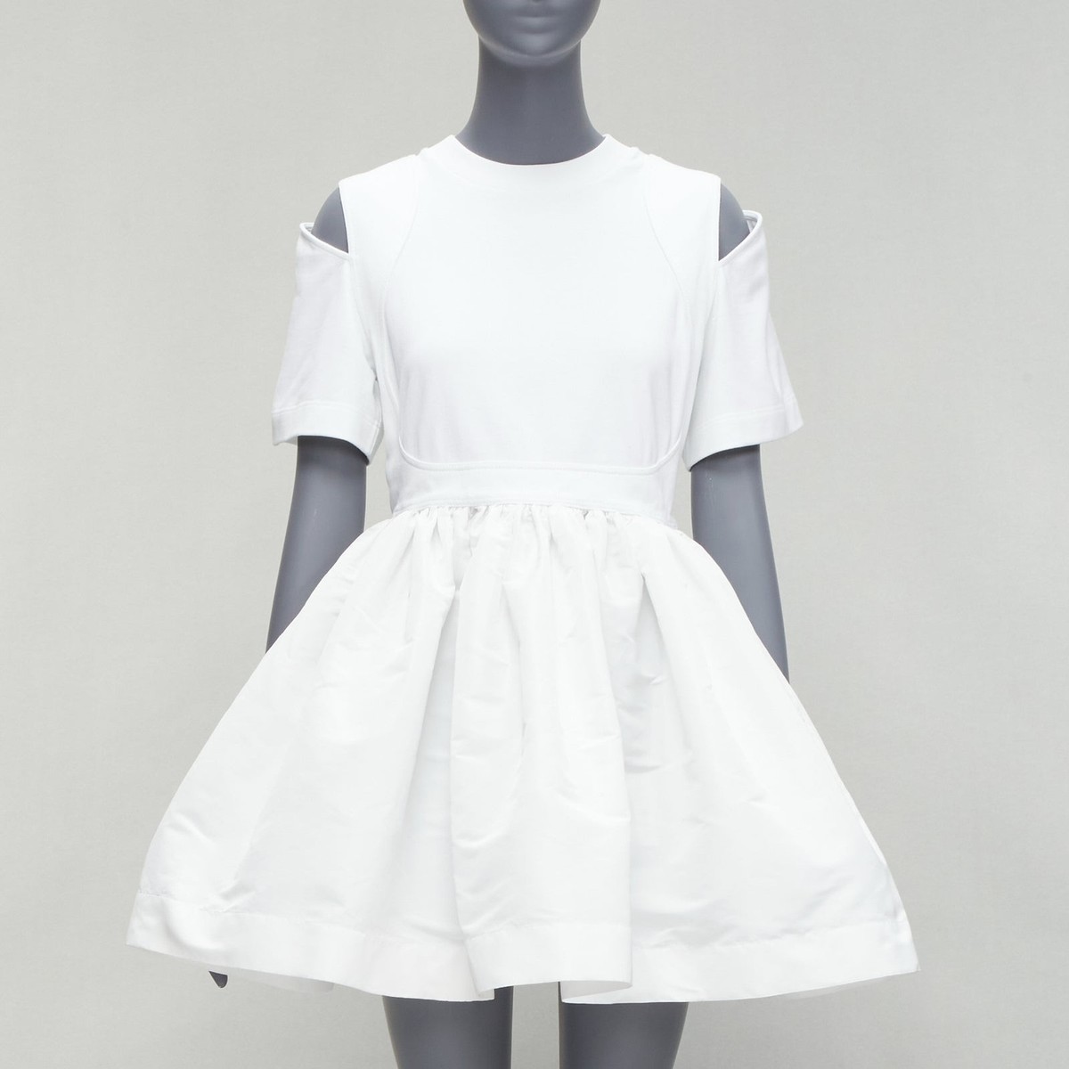 alexander mcqueen white mini dress ALEXANDER MCQUEEN 2022 white cut out shoulder flared short dress IT38 XS