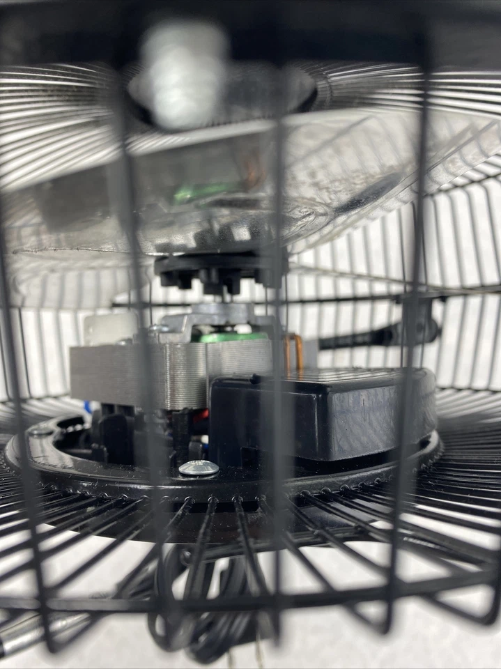 Comfort Zone CZHV9B 9" 3 Speed Portable High Velocity Air Cooling Fan FOR REPAIR - Image 3 of 4
