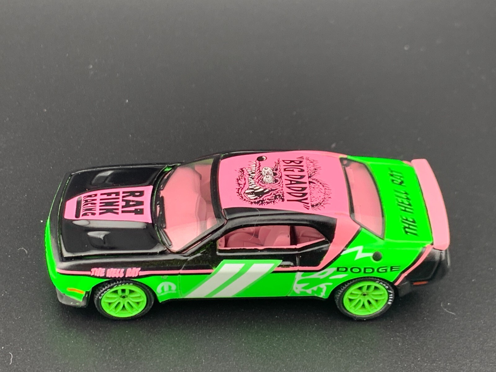 Auto World Dodge Challenger SRT Hellcat 2018 Rat Fink CP7938 1/64