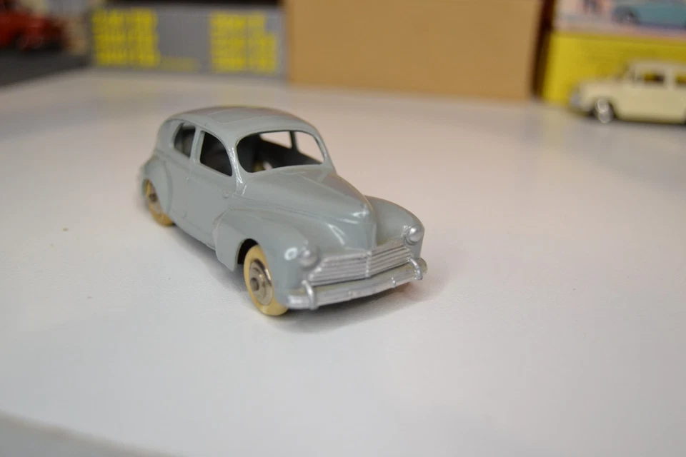 Superbe Dinky d'origine  Peugeot 203 Grande lunette     Ref :24R - Photo 2/4