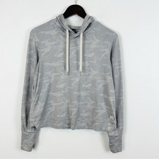 Vuori Halo Essential DreamKnit Cropped Hoodie in Pale Heather Camo Size Small