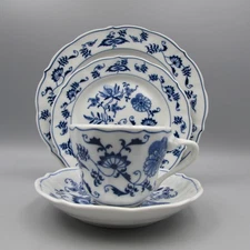 BLUE DANUBE Japan China Blue Onion 16pc Dessert / Breakfast Set