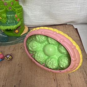 Hatchimals CollEGGtibles Tropical Party Island Playset & Egg Basketw/ 5 figures.