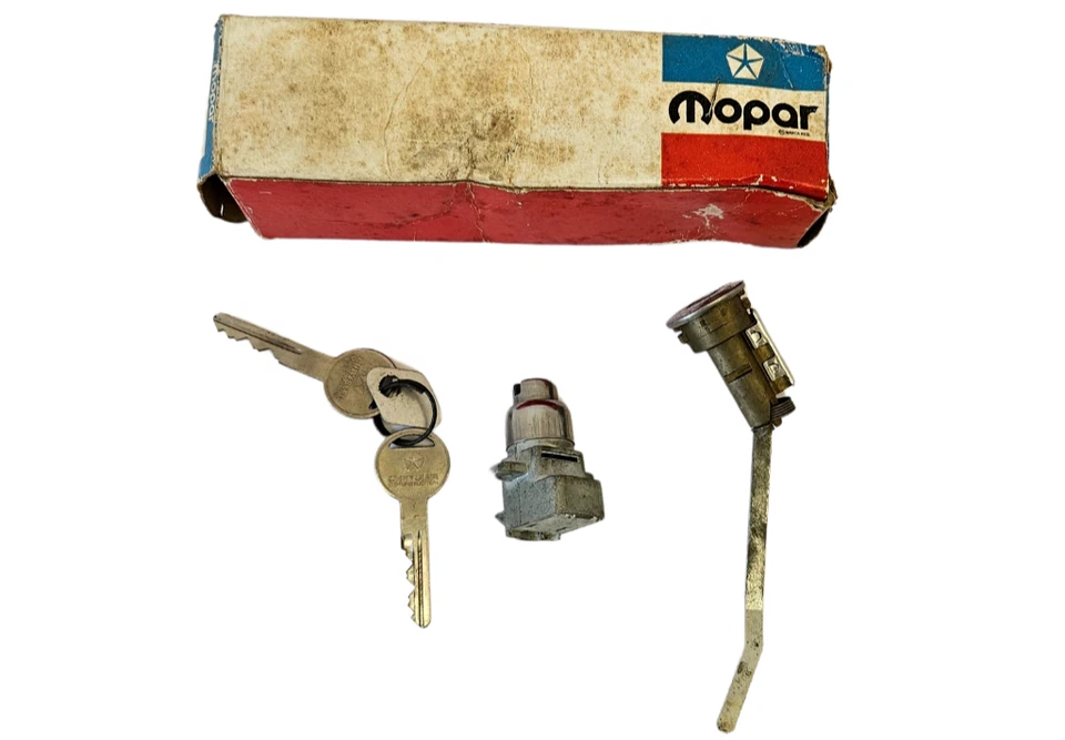 Dodge Coronet 1967 cubierta tapa y equipamiento de bloqueo de guantera 2802428 nuevo en stock Foto 2 de 4