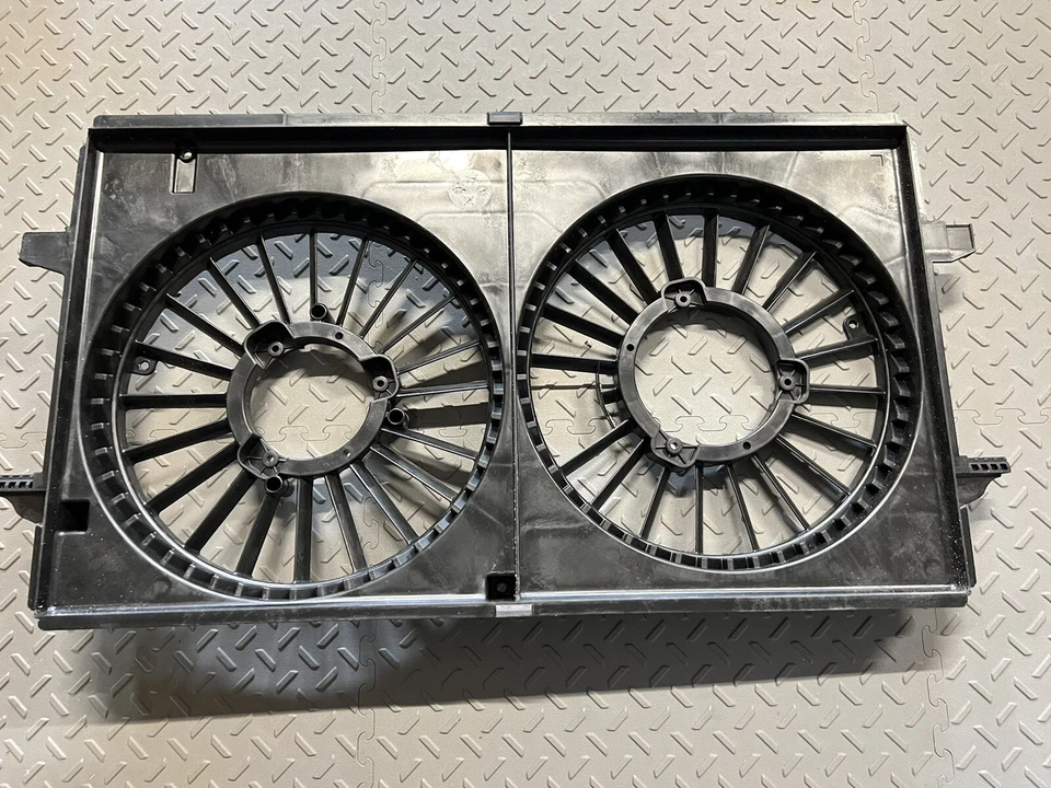 Chevrolet Malibu 2006-2012 3,6 L radiador ventilador cubierta 20757667 OEM Foto 4 de 4