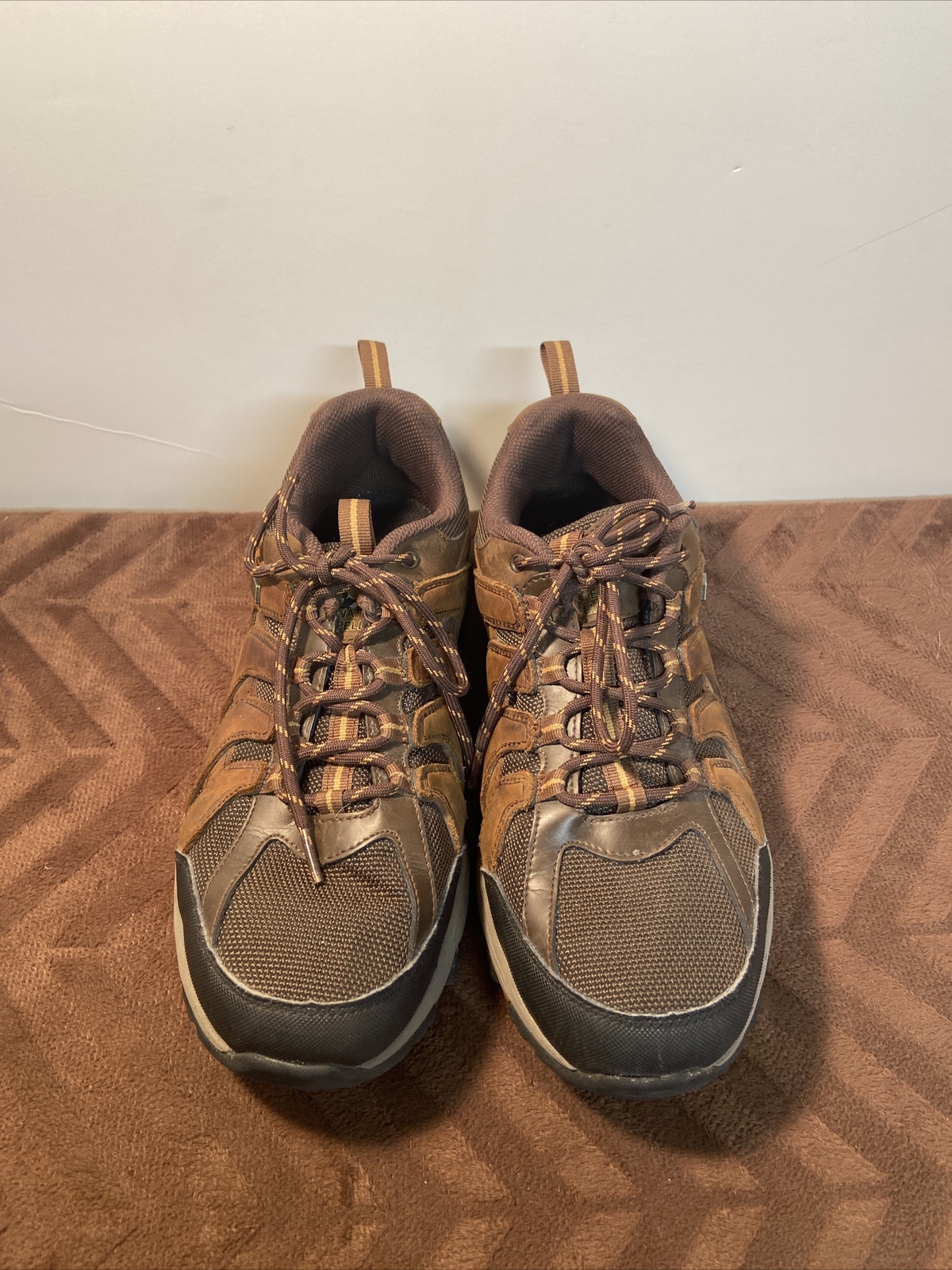 SKECHERS • Outdoor Mens Water Repellent 