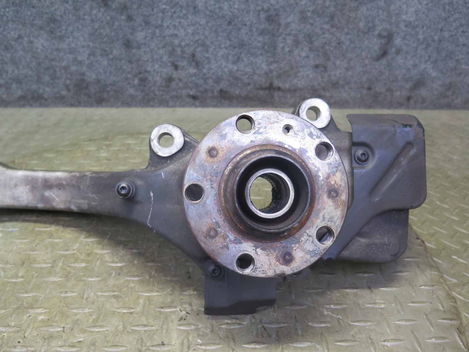 2006-2012 BENTLEY CONTINENTAL FLYING SPUR FRONT LEFT SPINDLE KNUCKLE WHEEL HUB