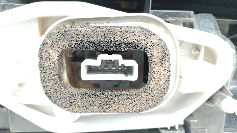 9680608080 TAIL LIGHT OUTER LEFT FOR PEUGEOT PARTNER TEPEE 1.6 HDI 90 10516748 - Image 4 of 4