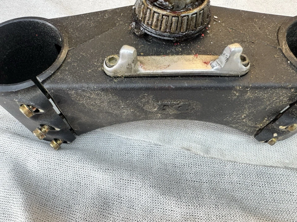 Braçadeira de garfo tripla inferior fabricante de equipamento original Mv Agusta 8000B5700 - Imagem 3 de 3