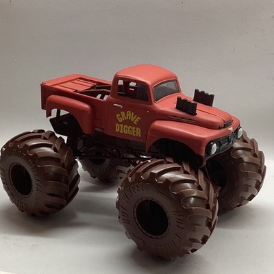 MONSTER JAM GRAVE DIGGER Mud Truck Red 1:24 PACKAGED Mega Truck .customized!