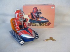 Tin Robot Driving Spaceship MS292 Wind-Up China Collectible Boxed RARE QSH MIB