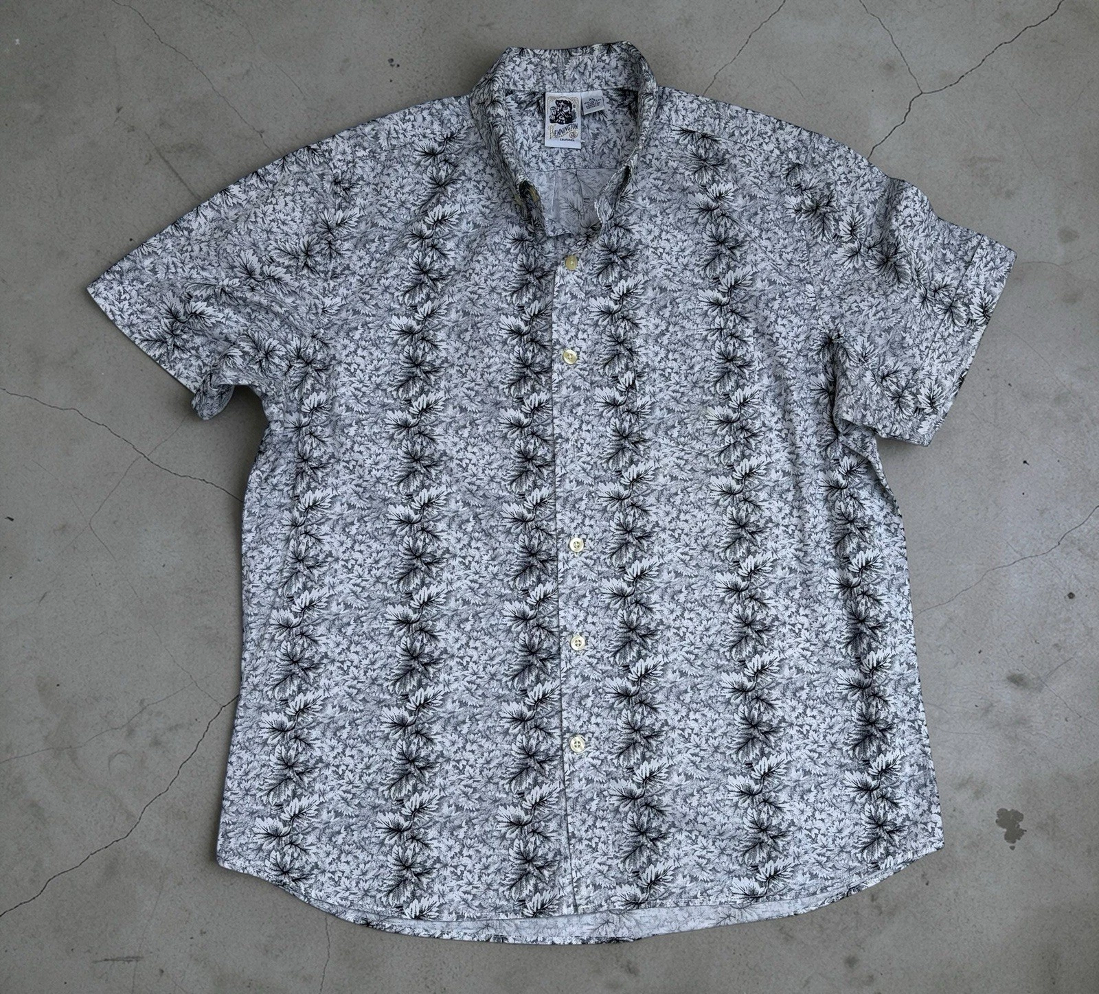 Kennington grey floral/foliage short sleeve button up shirt XL immaculate