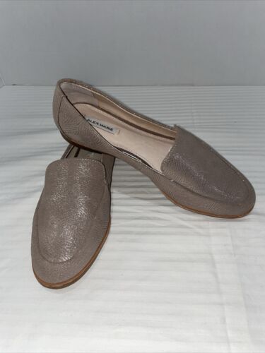EUC ALEX MARIE Gold Metallic Cushion Leather Loafer Flat Rubber Sole Shoes 6 - Picture 1 of 9