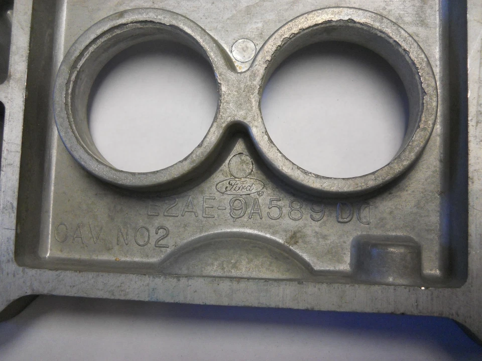 NOS 1981 1982 福特皇冠维多利亚 4.2 升 2BBL 汽化器到 INTAKE SPACER E2AE — 第 3/3 张图片