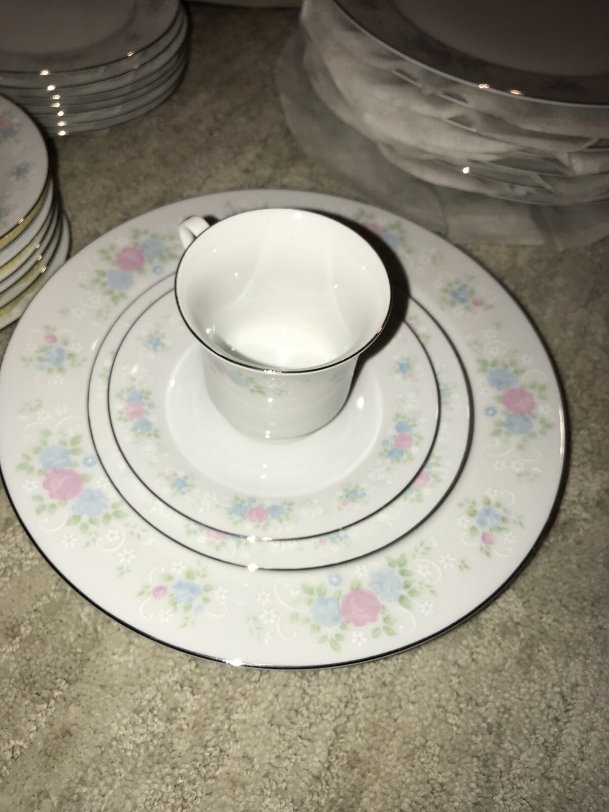 32 PC Prestige Fine China Japan Garden Dinnerware Plates Teacups