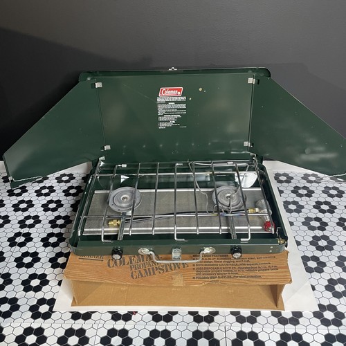 VINTAGE COLEMAN 2 BURNER CAMP STOVE & ORIGINAL BOX & REGULATOR MODEL 5400A700 eBay