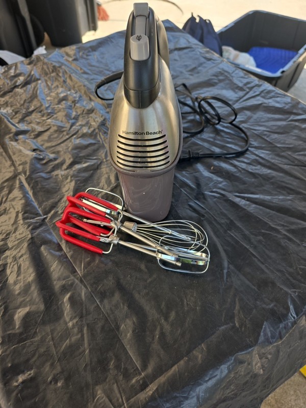 Hamilton Beach 10 Speed Mixer Head  and Set of Beaters 