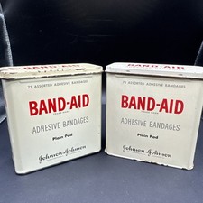 Vintage Johnson & Johnson Band-Aid Tins (lot of 2) “Plain Pad” Bandage 73 ct