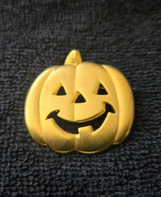 Goldtone Pumpkin Pin
