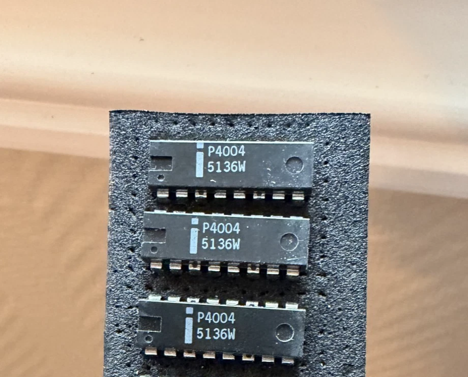 Microprocesador Intel P4004 CPU MCS-4 Primera CPU del Mundo De Colección IC 1980 5136W - Imagen 4 de 4