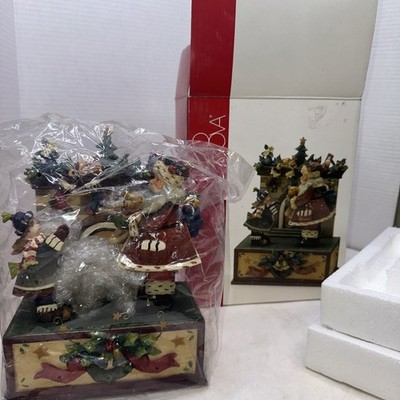 Studio Nova Holiday Whimsical Wind-Up Animated Music Box***  New Open Box 