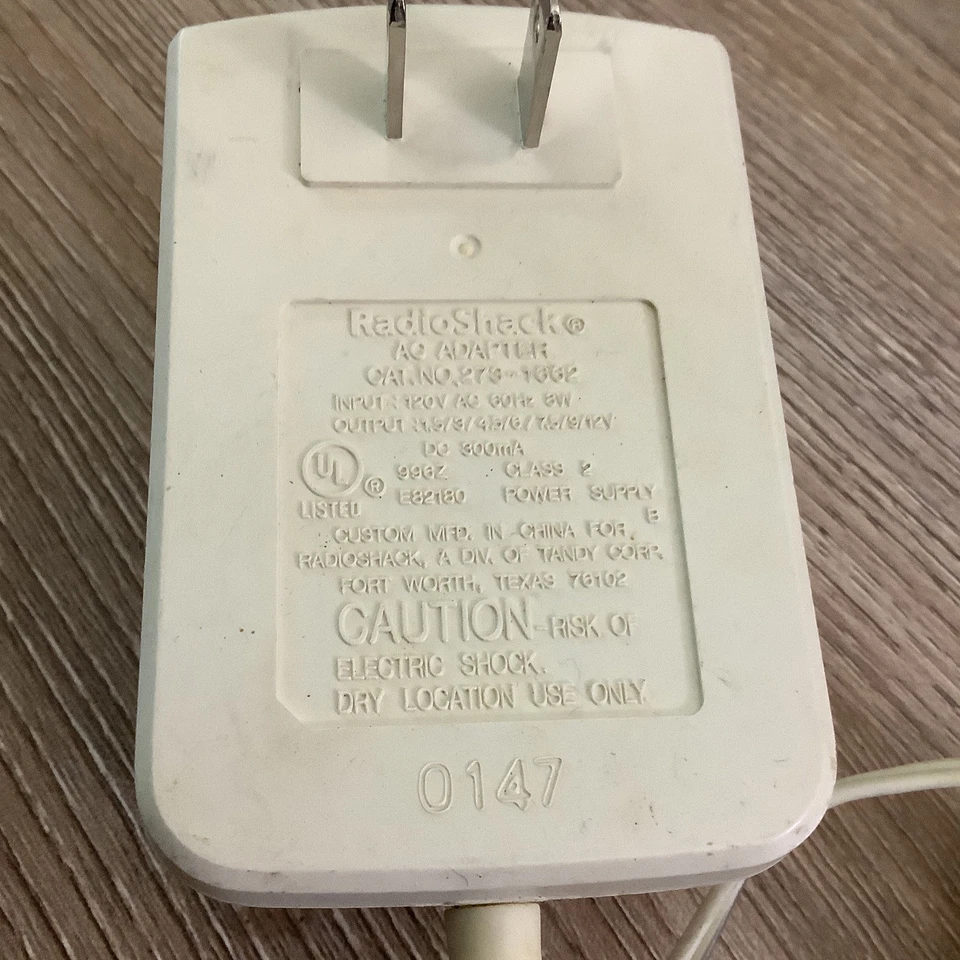 Adaptador de CA RadioShack Vintage, Modelo 273-1662A, 1.5-12V 300 mA Cable de Alimentación Blanco Foto 4 de 4