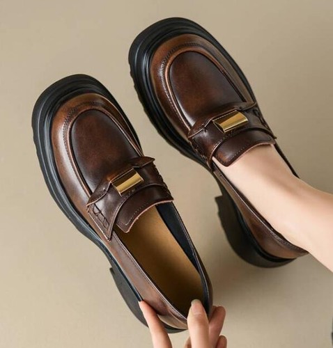 Damen-Slipper rund geschnitten Blockabsatz Plateau Metalldekoration Halbschuhe - Bild 7 von 10