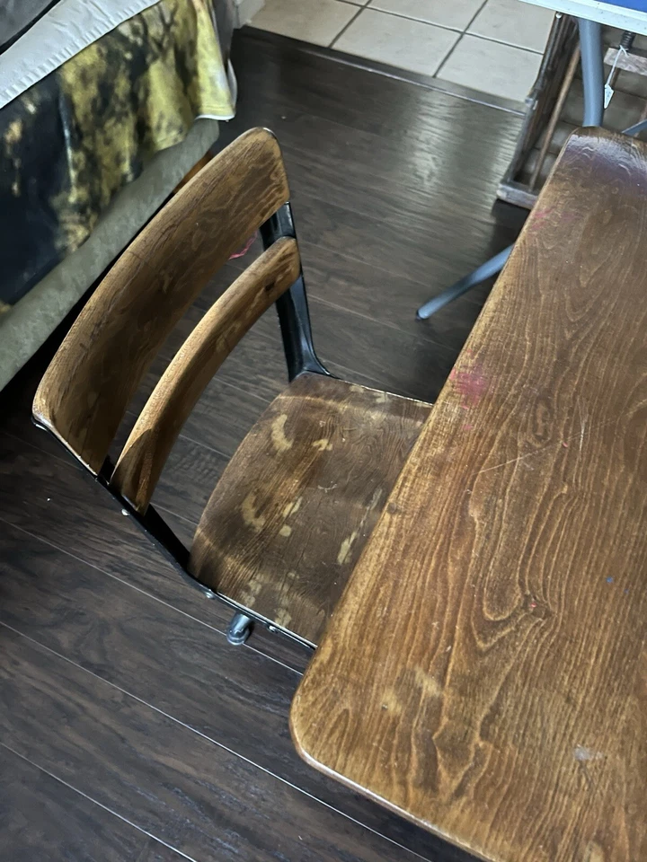 Escritorio escolar industrial infantil vintage. Giratorios ajustables/tinta de vidrio para pozo/silla Foto 2 de 4