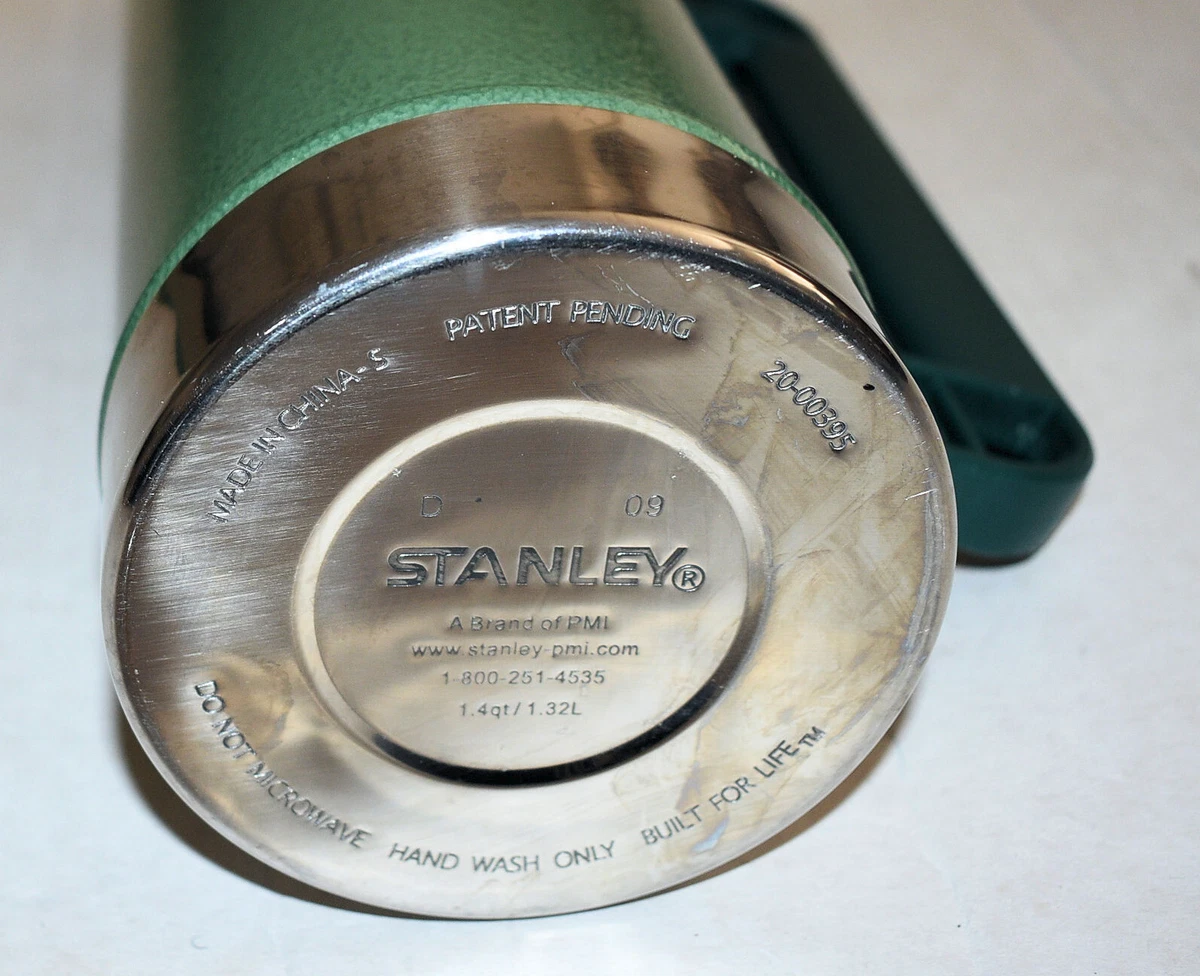 Stanley CLASSIC Legendary Thermos Bottle 1.4 QT 1.32 Lt Folding Handle  20-00395