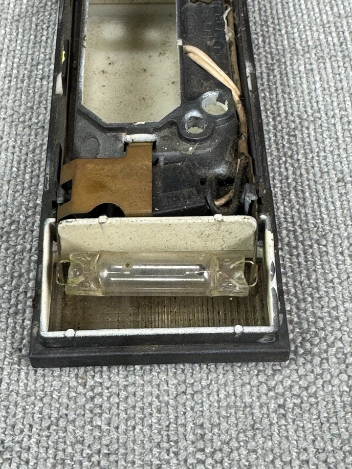 1988-1998 Chevrolet C1500 (OBS) купольный фонарь с объективом (GMC C/K 1500, Suburban) - Изображение 3 из 4