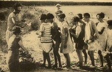 285....BOYARDVILLE. "La Maison Heureuse" Le Goûter sur la Plage