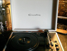 Crosley Cruiser Deluxe Portable 3 Speed Bluetooth Record Player Cr8005e