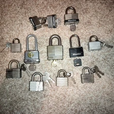 Lot of 12 Vintage ALL MASTER LOCK Padlocks w/14 Keys No. 17 No. 22 - ALL WORK!