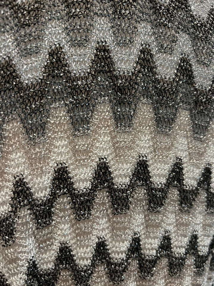 Collection 18 金属色黑色和灰色 Zigzag 长和服裹身均码 — 第 4/4 张图片