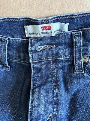 LEVIS 512 Perfectly Slimming Boot Cut 30/28 Womens Mid-Rise