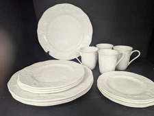 16 pc Set /s Wedgwood Strawberry  Vine 4 Place Settings Dinner Salad Plates Mugs