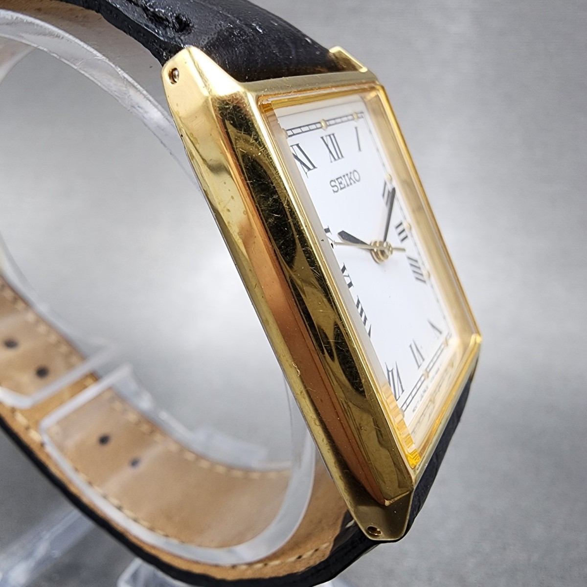 R7-3597 SEIKO V701-5E10 クォーツ 腕時計 ホワイト R7-3597 SEIKO