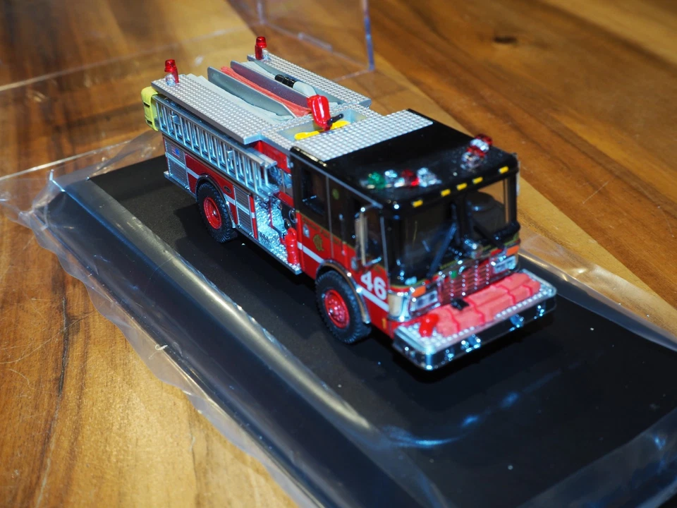 Code 3 CFD 1:64 Limited Edt. Chicago Luverne Pumper Engine Co. 46 - Bild 3 von 4