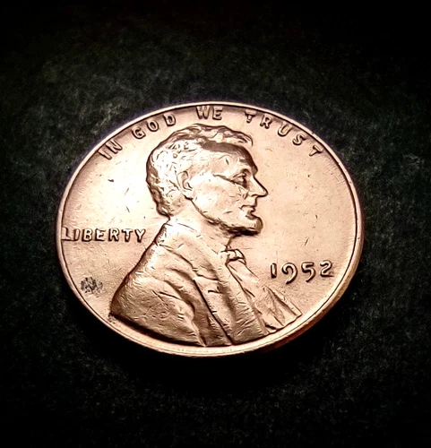 1952  Lincoln Wheat 1 Cent Penny Coin  VINTAGE   Good Condition  FREE SHIPPING
