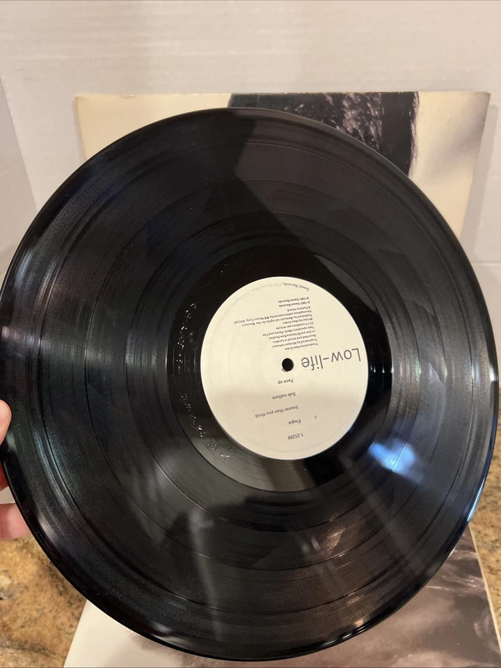 New Order Low-life LP 1985 Qwest Records 9 25289-1 SRC Press Sleeve Sash OOP Foto 3 de 4