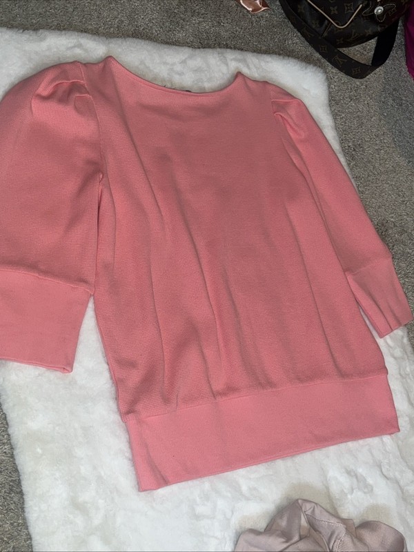 ⭐️⭐️KARL LAGERFELD PARIS - FLAMINGO CORAL PUFFY SLEEVE RIBBED KNIT TOP & CHARMS