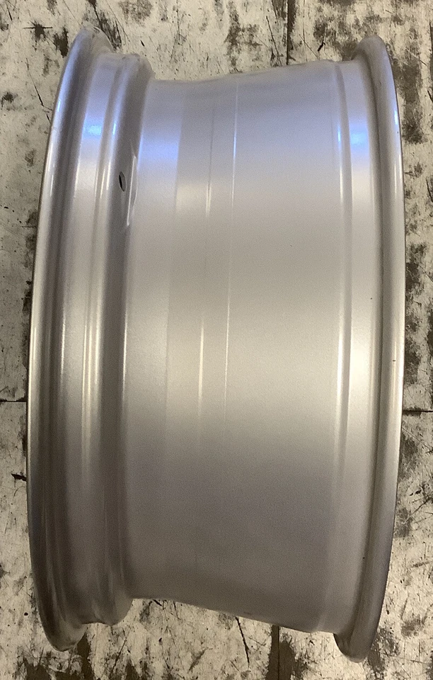 Llanta de aluminio OEM AUDI 8E0601025AE 16x7 PLATEADA Foto 4 de 4