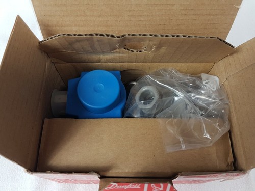Danfoss EVRF Unloader Flange Valve 032F314632-CR with 220VAC solenoid - Unused - Picture 2 of 12