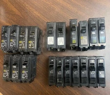 Square D 15A Single-Pole circuit Breakers LOT OF 18!