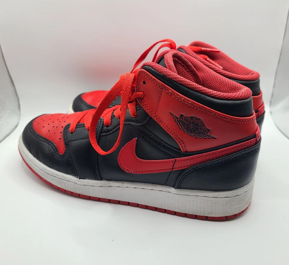 Air Jordan 1 Mid GS Alternate Bred Negro Rojo DQ8423-060 Talla 6Y Juvenil Foto 3 de 4