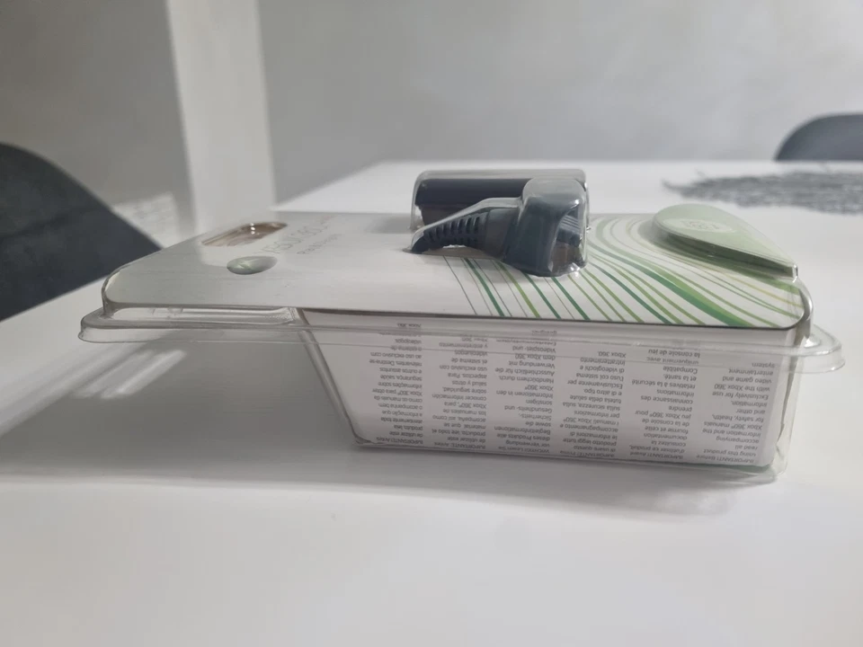 Official Xbox 360 Play And Charge Kit - New & Sealed - Image 3 of 4