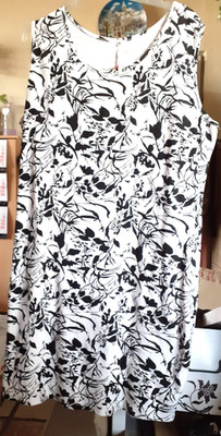 Schwarz/Weiß  Kleid  Gr.52/54 bpc Selection hinten Gehschlitz von 20 cm